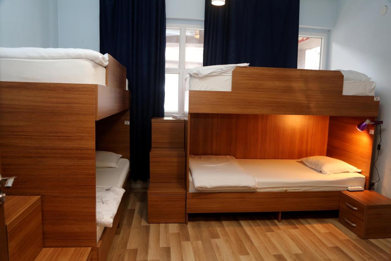 Moon Hostel Prisztina Zewnętrze zdjęcie