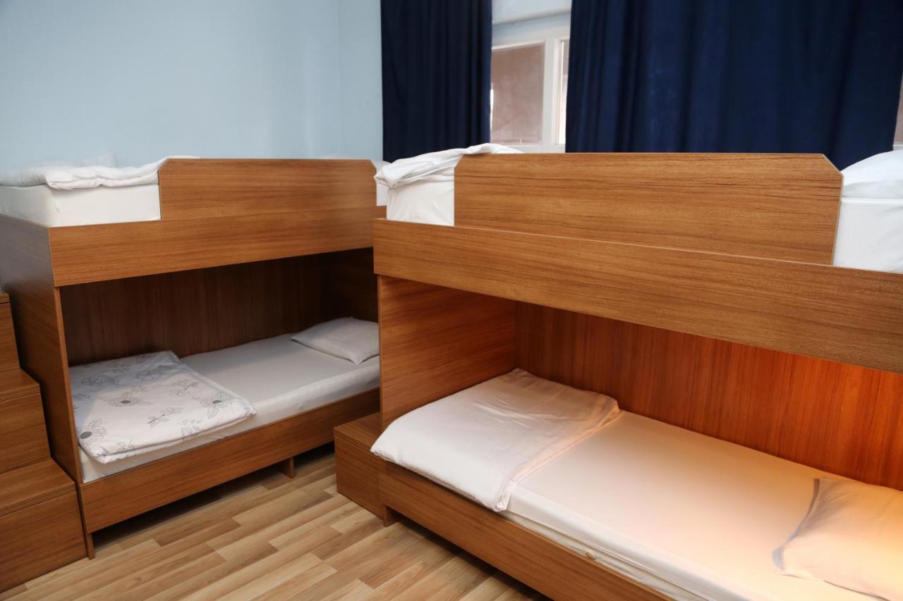 Moon Hostel Prisztina Zewnętrze zdjęcie