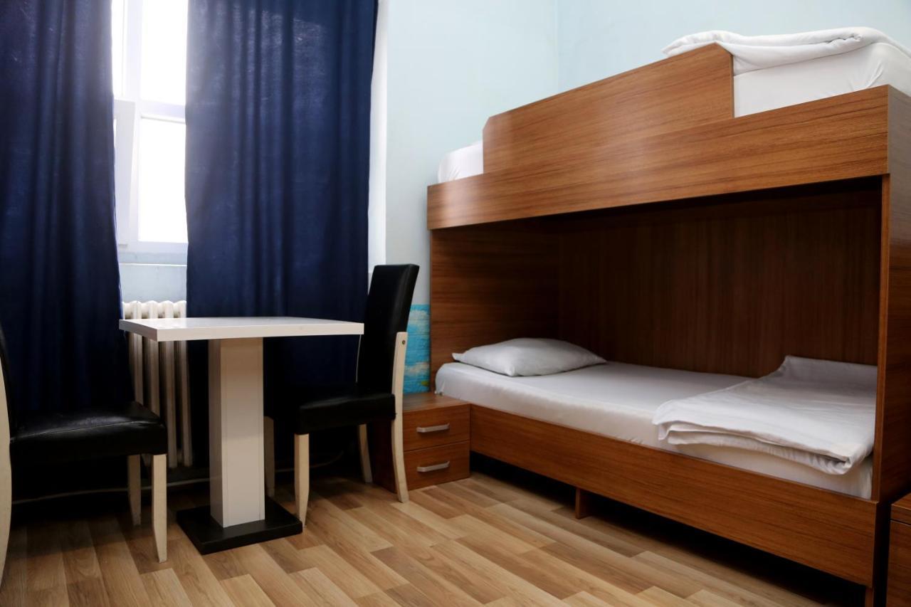 Moon Hostel Prisztina Zewnętrze zdjęcie