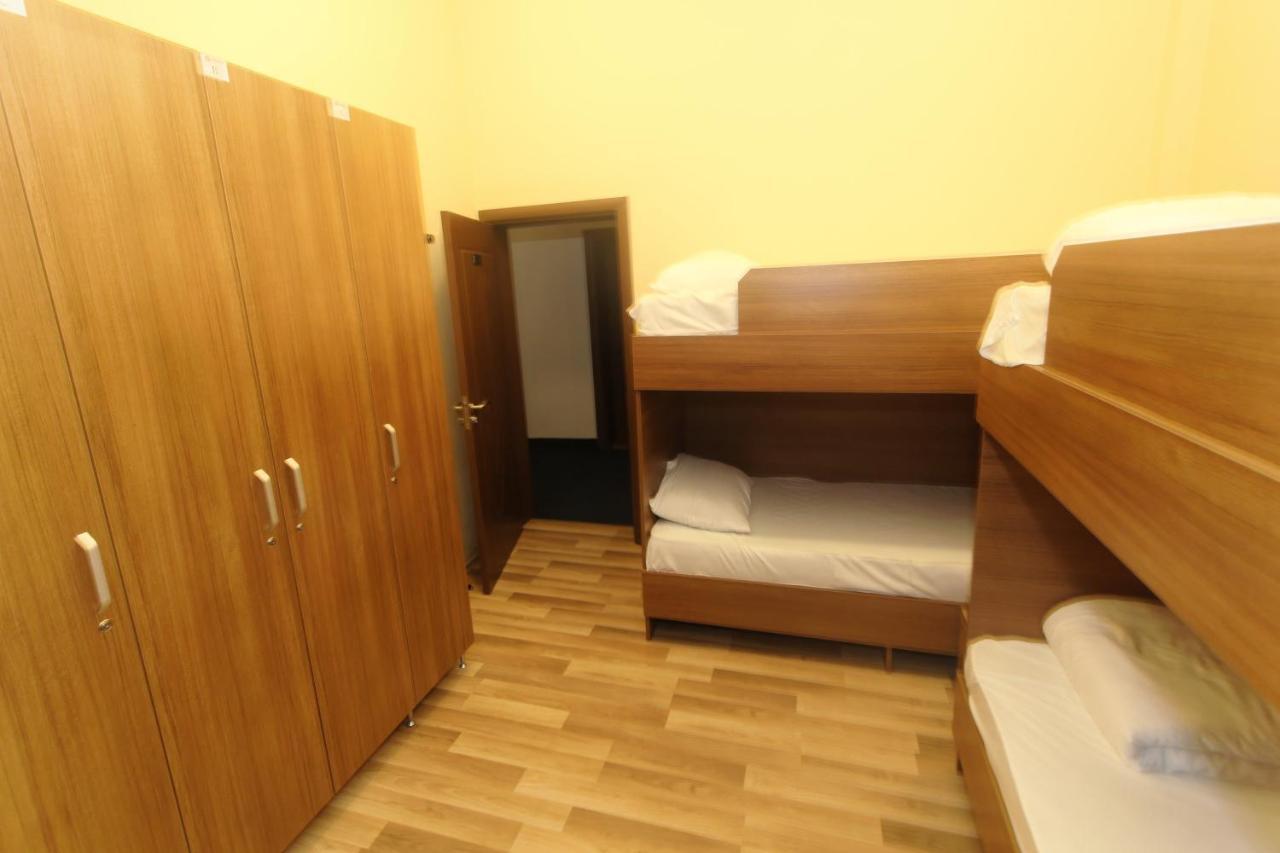 Moon Hostel Prisztina Zewnętrze zdjęcie